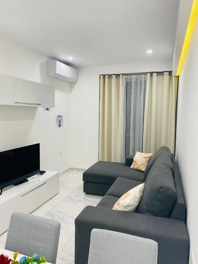 Central, Bright & Modern Apartment Msida