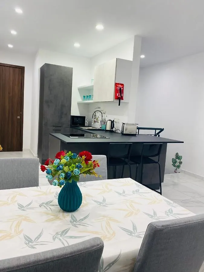 Central, Bright & Modern Apartment Msida
