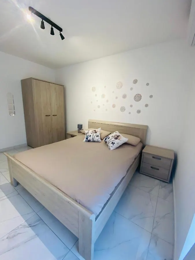 Central, Bright & Modern Apartment Msida