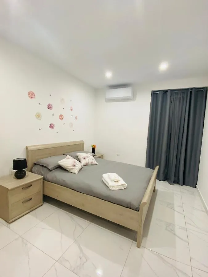 Central, Bright & Modern Apartment Msida Malta