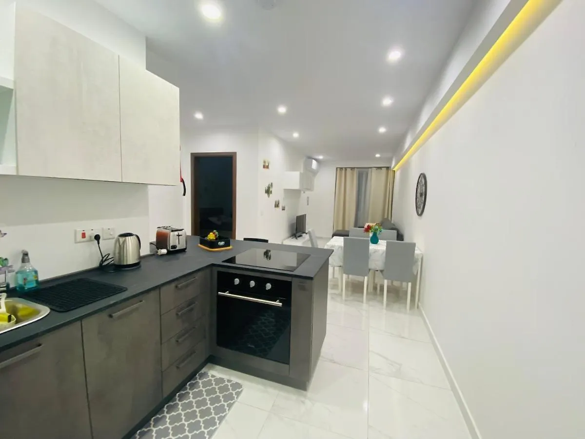 Central, Bright & Modern Apartment Msida